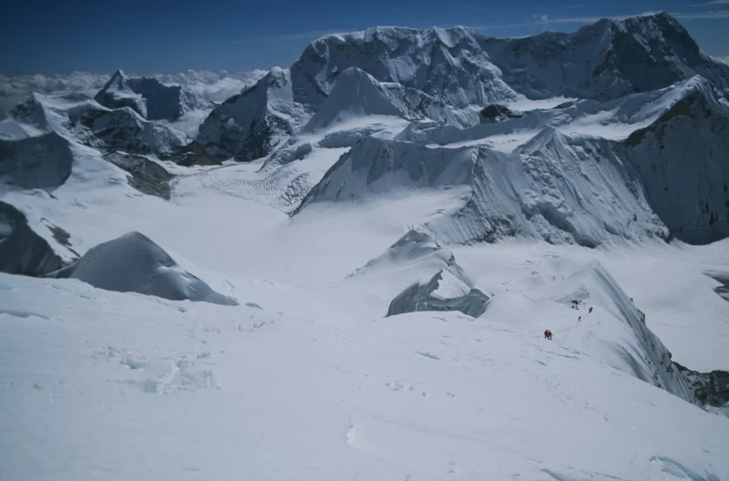 Aufstieg zum Baruntse über den Südgrat, im Hintergrund der Chamlang