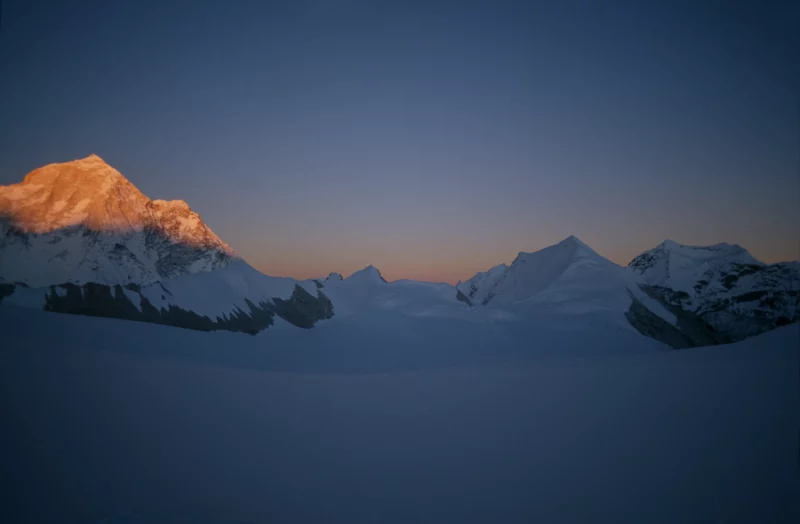 Sonnenuntergang am Makalu - links geht es zum Sherpani Col
